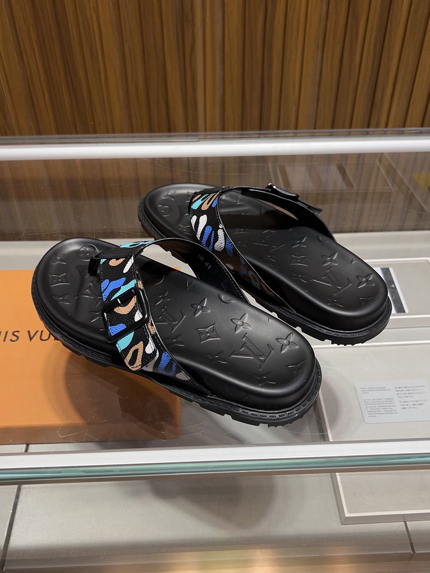 Louis Vuitton Slippers